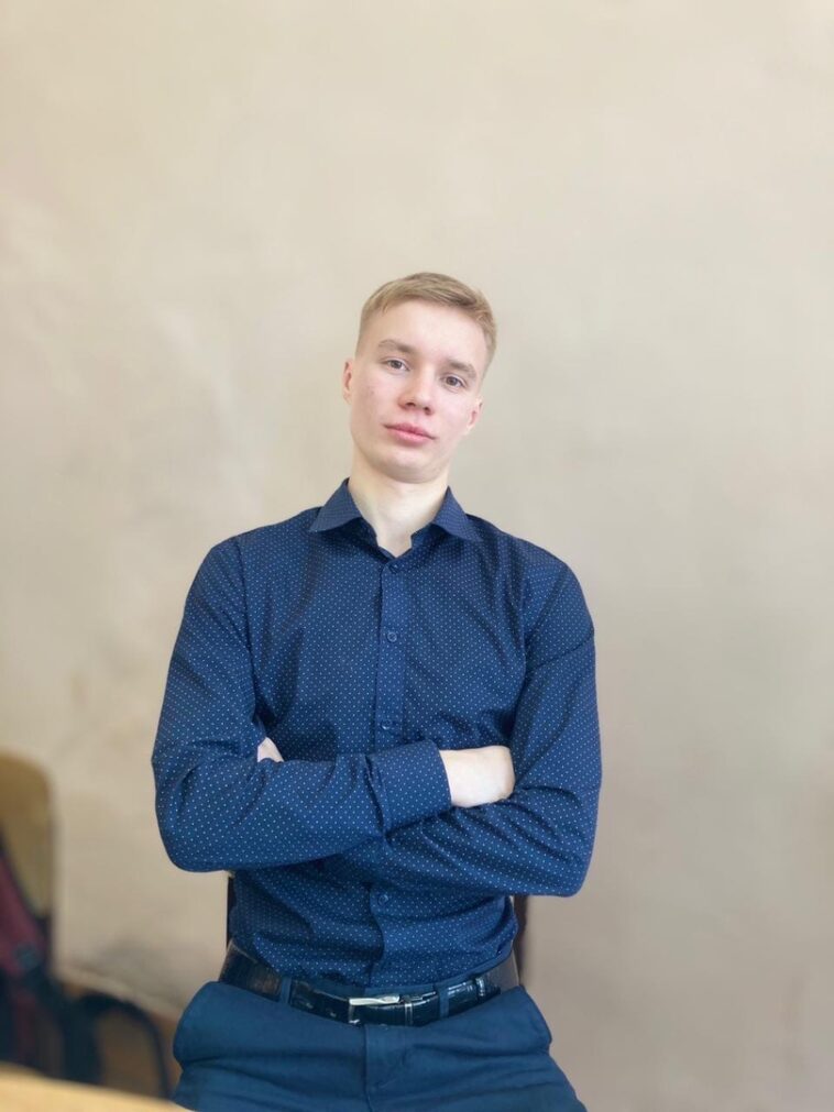 Александр Леонтьев